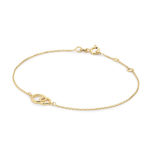 Jackie 14 Karaat Gouden Giro Doppio Armband
Droom je van een stijlvolle, gelaagde 'arm party' zonder dat je meerdere losse armbanden hoeft te combineren? De Jackie Giro Doppio 14 karaat gouden armband biedt het ultieme twee-in-&eacute;&eacute;n effect. "Giro Doppio" staat voor een dubbele wikkeling: dit sieraad bestaat uit twee fijne, parallel vallende armbanden die aan &eacute;&eacute;n stevige sluiting zijn verbonden.

Ambachtelijk Design & Schakeltype
De armband is opgebouwd uit een klassieke fijne ankerschakel (een van de sterkste en meest tijdloze schakelsoorten in de goudsmeedkunst). De ronde, in elkaar grijpende ovaaltjes vangen het licht bij elke beweging op en zorgen voor een subtiele, warme schittering. E&eacute;n van de twee strengen is bovendien subtiel verrijkt met verfijnde goudaccenten/bolletjes, wat zorgt voor een speel & dynamisch contrast tussen de twee lagen.

Met deze 14k geelgouden Giro Doppio armband cre&euml;er je moeiteloos een moderne, gelaagde look. Draag hem solo als verfijnde blikvanger om je pols, of combineer hem met een mooi horloge. Vervaardigd uit hoogwaardig 14 karaat geelgoud (585) voor een duurzame glans die nooit vervaagt.