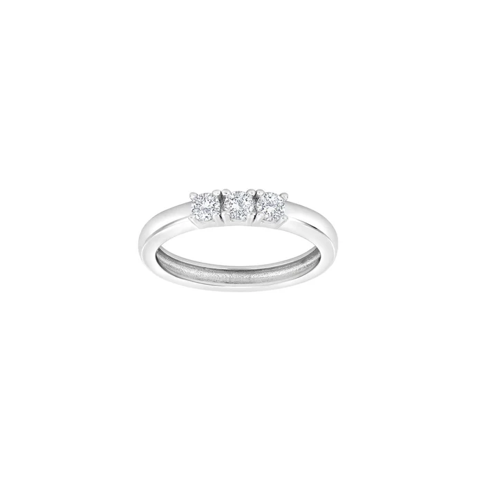 Der Rhd. Silber Ring 3cz OBINOR, Modellnummer 10451330956, ist ein eleganter Schmuckring der Kategorie JEWEL, speziell als RING ausgewiesen und in der Gr&ouml;&szlig;e 56 verf&uuml;gbar. Dieser neue Ring besticht durch seine drei Zirkonia-Steine. Der ideale Weg, ihn zu tragen, ist als markantes Accessoire am Finger, um jeden Look stilvoll abzurunden.