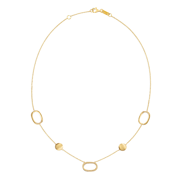 De ITALO BOTTENE COLLIER (model CO0616) is een elegante 14k gouden ketting, die perfect past bij elke gelegenheid. Het verfijnde ontwerp in geelgoud straalt luxe uit. Als nieuw juweel, zonder glans, komt het het beste tot zijn recht op een eenvoudige blouse of jurk, zodat de gouden kleur echt kan schitteren. Perfect voor elke stijlvolle look.