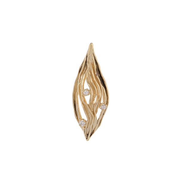De Exclusief Gouden Hanger is een verfijnde gouden hanger met een elegant ontwerp. Gemaakt van hoogwaardig goud, heeft het een hoogte van 34 mm en een breedte van 13 mm. De hanger bevat een schitterende diamant, maar heeft geen glans. Perfect om te dragen aan een fijne ketting voor een elegante, tijdloze uitstraling.