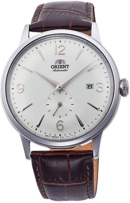 Dit is een horloge van het merk Orient gemaakt voor heren.
De specificaties zijn als volgt:
Kastmaat: 40,5 mm
Kastdikte: 12.0
Bandbreedte: 21
Waterdichtheid: 3 ATM / 30 Meter / 100 Feet
Dit horloge heeft de volgende functies/eigenschappen:
Datumaanduiding