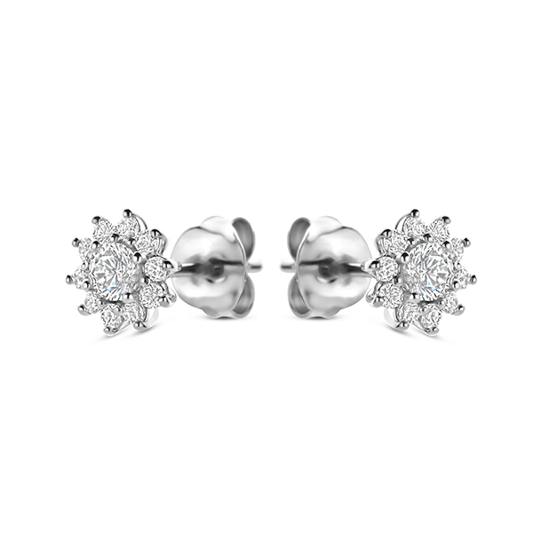 Mooie oorstekers.  Ze zijn vervaardigd uit zilver en ingelegd met sprankelende zirkonia, zonder extra glanslaag. Draag deze oorbellen om je dagelijkse look op te fleuren of stijl ze bij een avondoutfit voor een verfijnde, tijdloze uitstraling. Perfect voor elke gelegenheid!