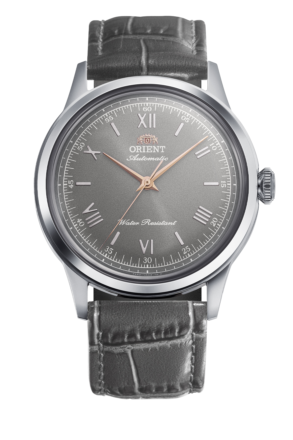 De ORIENT HORLOGE OR-RA-BB0006N30B is een stijlvolle polshorloge met een grijze leren band en een rond roestvrijstalen kast. Het heeft een analoge wijzerplaat met Romeinse cijfers en mineraal glas. Zonder datumfunctie, maar waterdicht tot niveau 3. Draag het bij formele gelegenheden voor een elegante en verfijnde look. Perfect voor dagelijks gebruik.