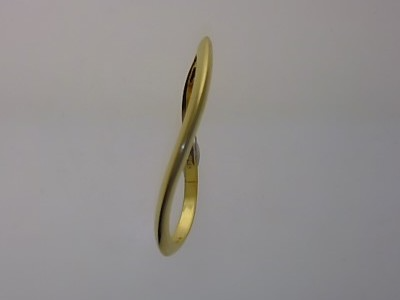 Das Produkt Paar Creolen Silber/GP oval im Weihnachtsprospekt 2026, Modellnummer 26-404, zeichnet sich durch seine elegante ovale Form aus, die jedes Outfit aufwertet. Ideal f&uuml;r festliche Anl&auml;sse oder den t&auml;glichen Gebrauch. Tragen Sie diese Creolen zu hochgesteckten Frisuren, um ihre schlichte Sch&ouml;nheit zur Geltung zu bringen. Ein perfektes Geschenk f&uuml;r Schmuckliebhaber.