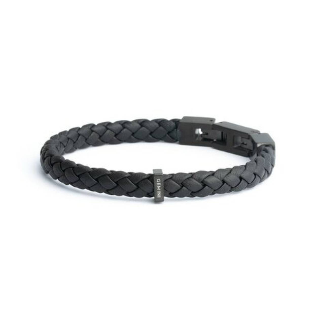De Una Black | leer gevlochten | XS-S is een prachtige armband onder het modelnummer UNA BLACK . Het kenmerkt zich door zijn gevlochten leer en subtiele ontwerp. Perfect om dagelijks te dragen, zowel solo als in combinatie met andere sieraden voor een stijlvolle, gelaagde look. Een tijdloos accessoire voor elke gelegenheid.