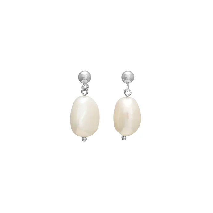 Der Rhod. Silb Ohrring BAROQUE52, besticht durch seine 20 mm gro&szlig;en S&uuml;&szlig;wasserperlen und ist ein Produkt der Kategorie Schmuck. Als Neuware unter den Ohrsteckern eignet er sich ideal f&uuml;r elegante Anl&auml;sse. Tragen Sie ihn am besten zu hochgesteckten Haaren oder einer Hochsteckfrisur, um die Perlen voll zur Geltung zu bringen.