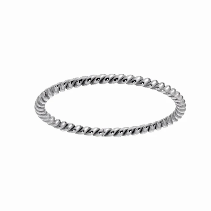 Der Rhod. Silberring Gr.54, ist ein eleganter Ring der Kategorie Schmuck. Hergestellt aus hochwertigem Silber in Gr&ouml;&szlig;e 54 und im Neuzustand, ist dieser Ring ein stilvolles Accessoire f&uuml;r jeden Anlass. Am besten tragen Sie ihn am Ringfinger oder kombinieren ihn mit anderen Ringen f&uuml;r einen modernen Look. Perfekt f&uuml;r modische Akzente.