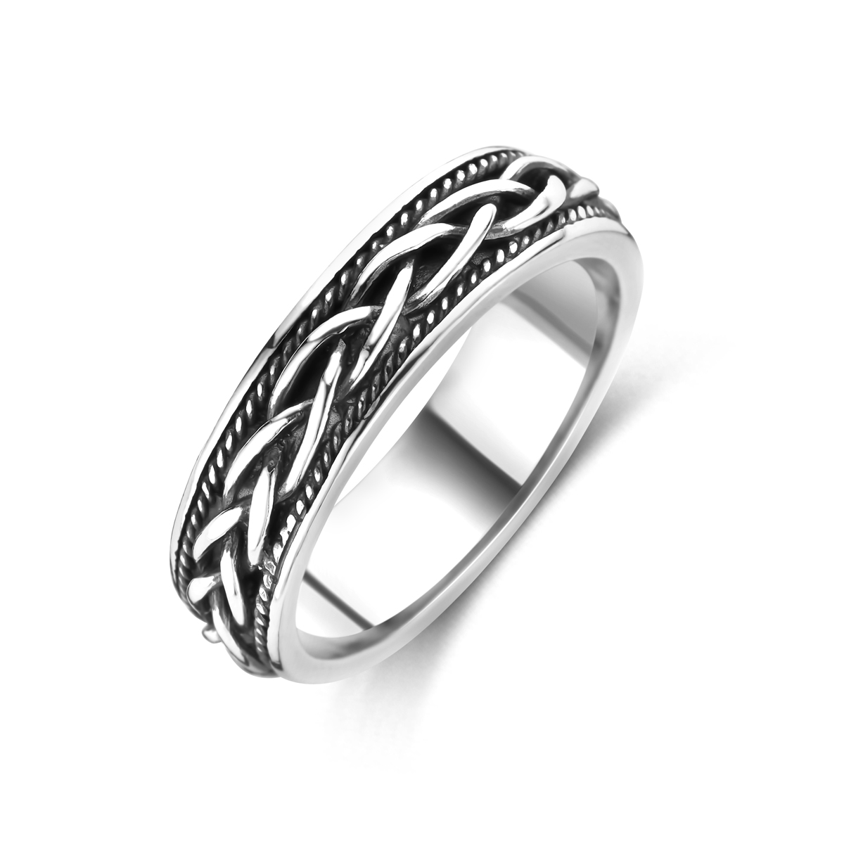 Geoxideerd 925 zilveren herenring met gevlochten motief. De ring heeft een breedte van 6.5mm