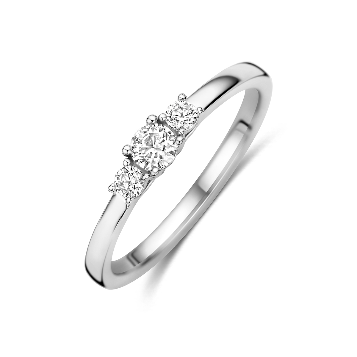 Gerhodineerd 925 zilveren ring met zirkonia. De ring heeft een breedte van 3.5mm.