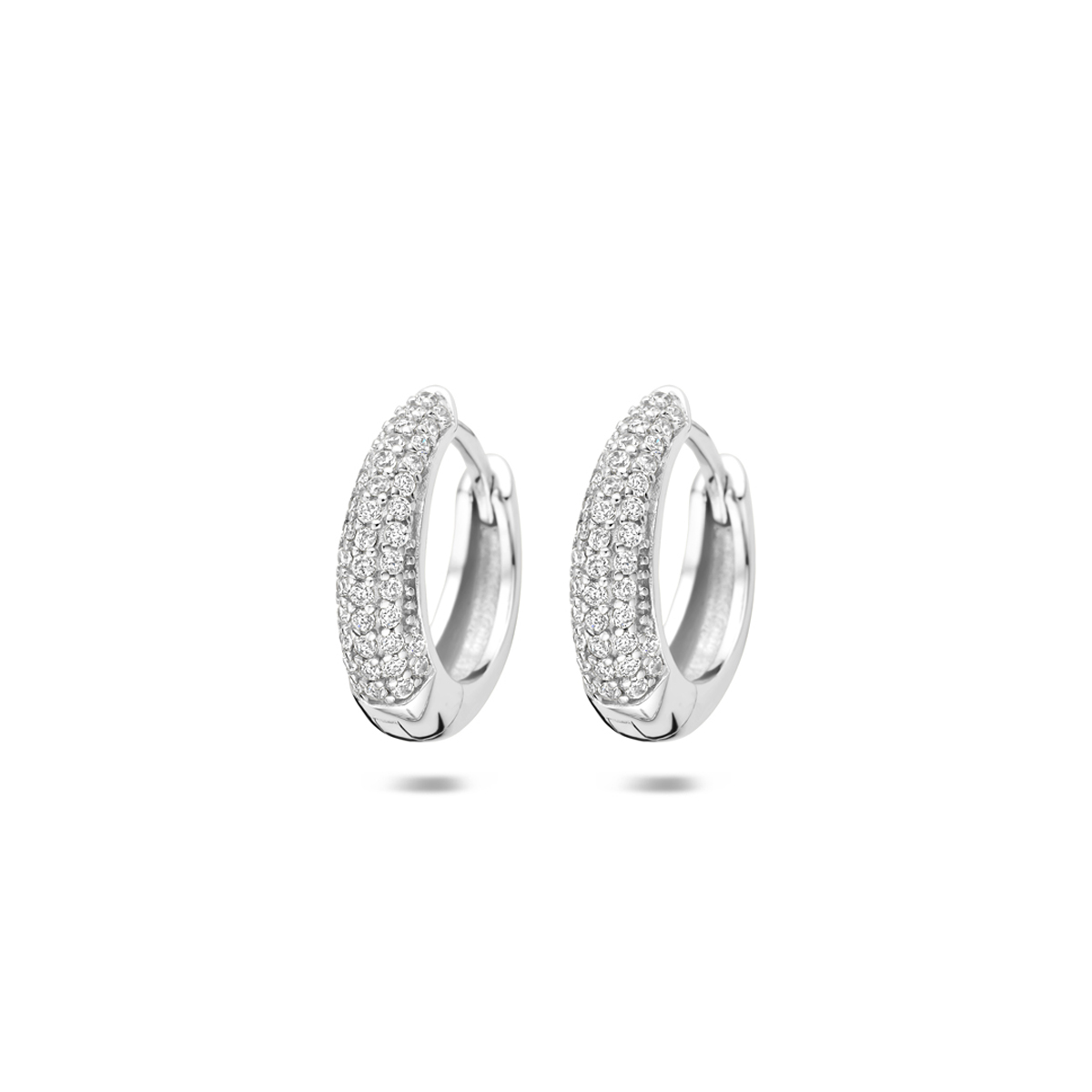 Gerhodineerd 925 zilveren klapoorringen met zirkonia. De oorringen hebben een buisdikte van 4mm.