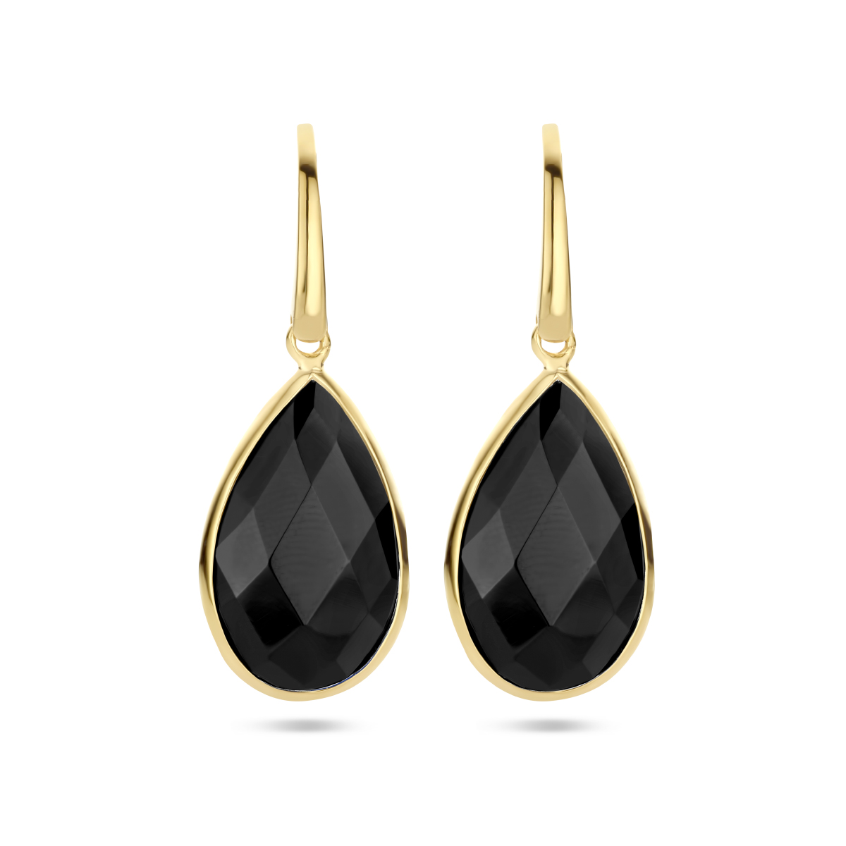 Zilver vergulde oorhangers uitgevoerd met onyx. Geen garantie op plating.