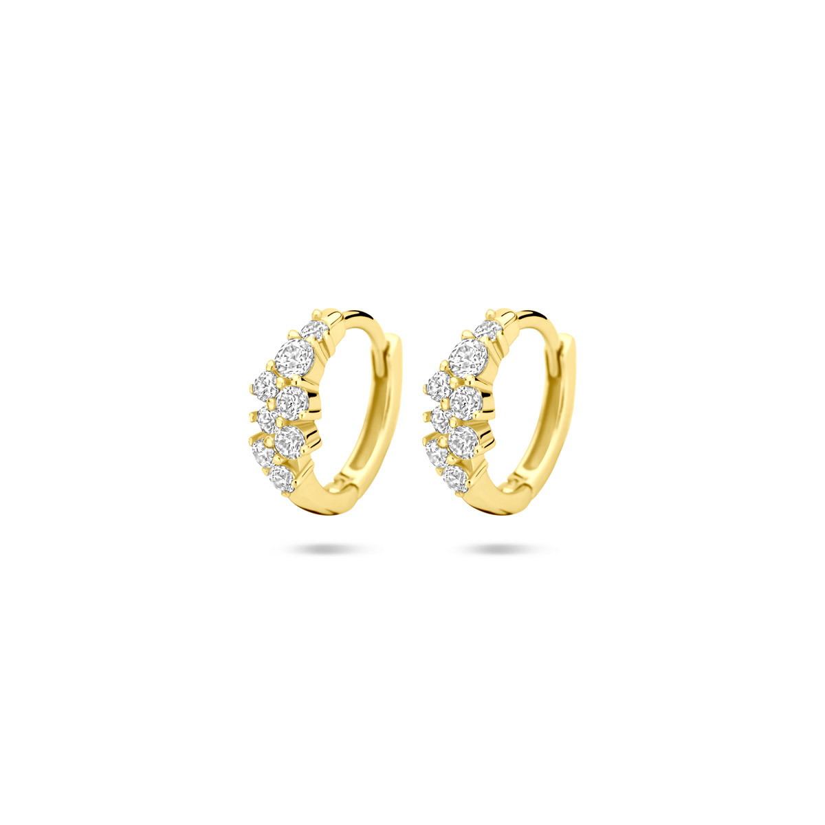 Verguld op 925 zilveren klapoorringen uitgevoerd met zirkonia. De klapoorringen hebben een diameter van 13mm. Geen garantie op plating.