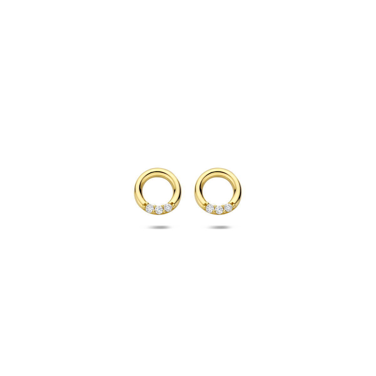Geelgouden oorknoppen met een diameter van 5.5mm uitgevoerd met stevige poussette sluiting.
