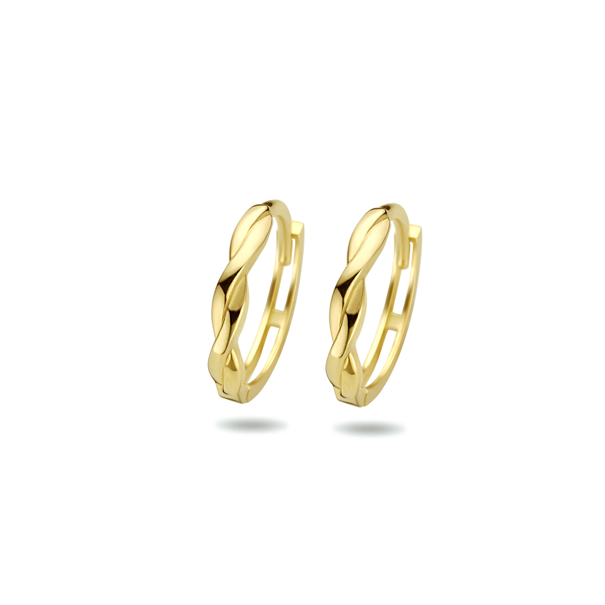 9k Geelkleurige klapoorringen. De oorringen hebben een diameter van 14.5mm en een breedte van 1.7mm.