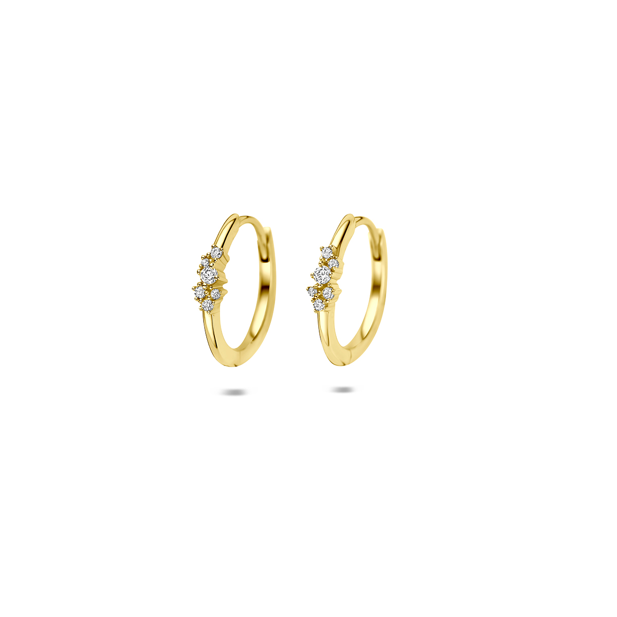 9k Geelkleurig klapoorringen met zirkonia. De klapoorringen hebben een afmeting van 12.5x2.5mm.