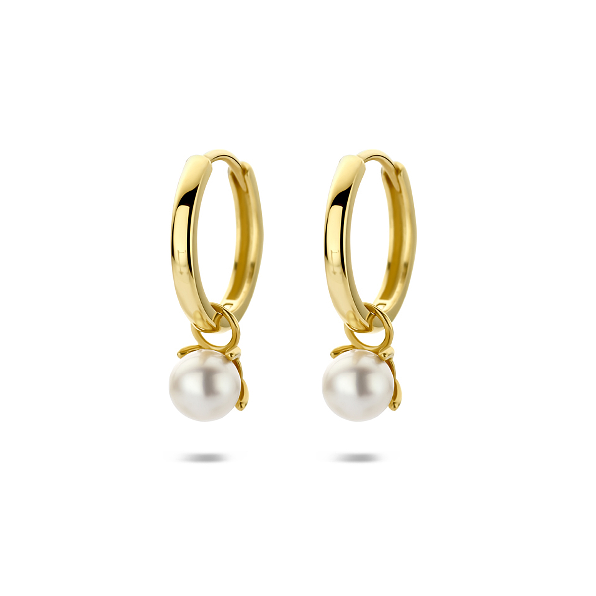 14k Geelgouden klapoorringen uitgevoerd met parels. De oorringen hebben een totale hoogte van 18mm.
