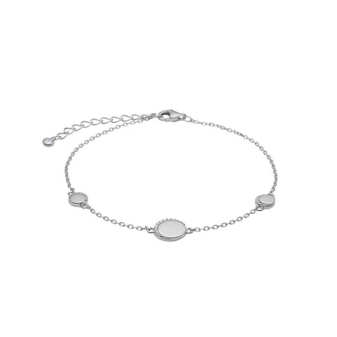 Das Rhodinierte Silber Armband SARANOR,  ist ein hochwertiges neues Tennisarmband. Es besteht aus gl&auml;nzendem Silber und passt perfekt zu eleganten Anl&auml;ssen oder als t&auml;glicher Blickfang. Tragen Sie es allein oder kombinieren Sie es mit anderen Armb&auml;ndern f&uuml;r einen trendigen Lagen-Look. Ein absolutes Must-have f&uuml;r jede Schmuckliebhaberin!