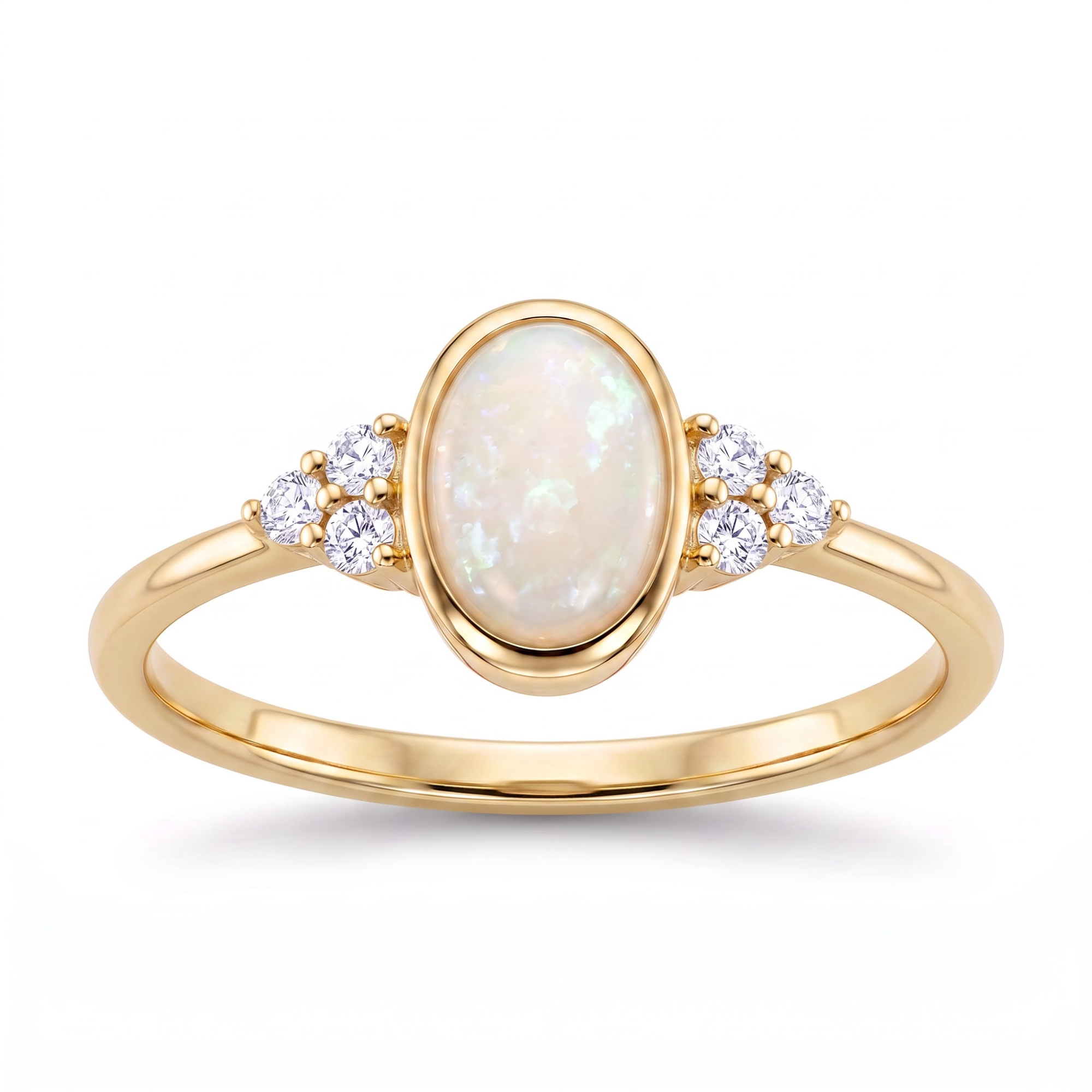 14 karaats geelgouden ring met 6 diamanten van totaal 0,05 Caraat. daarbij zit ook een mooie ovale opaal met een dichte zetting.