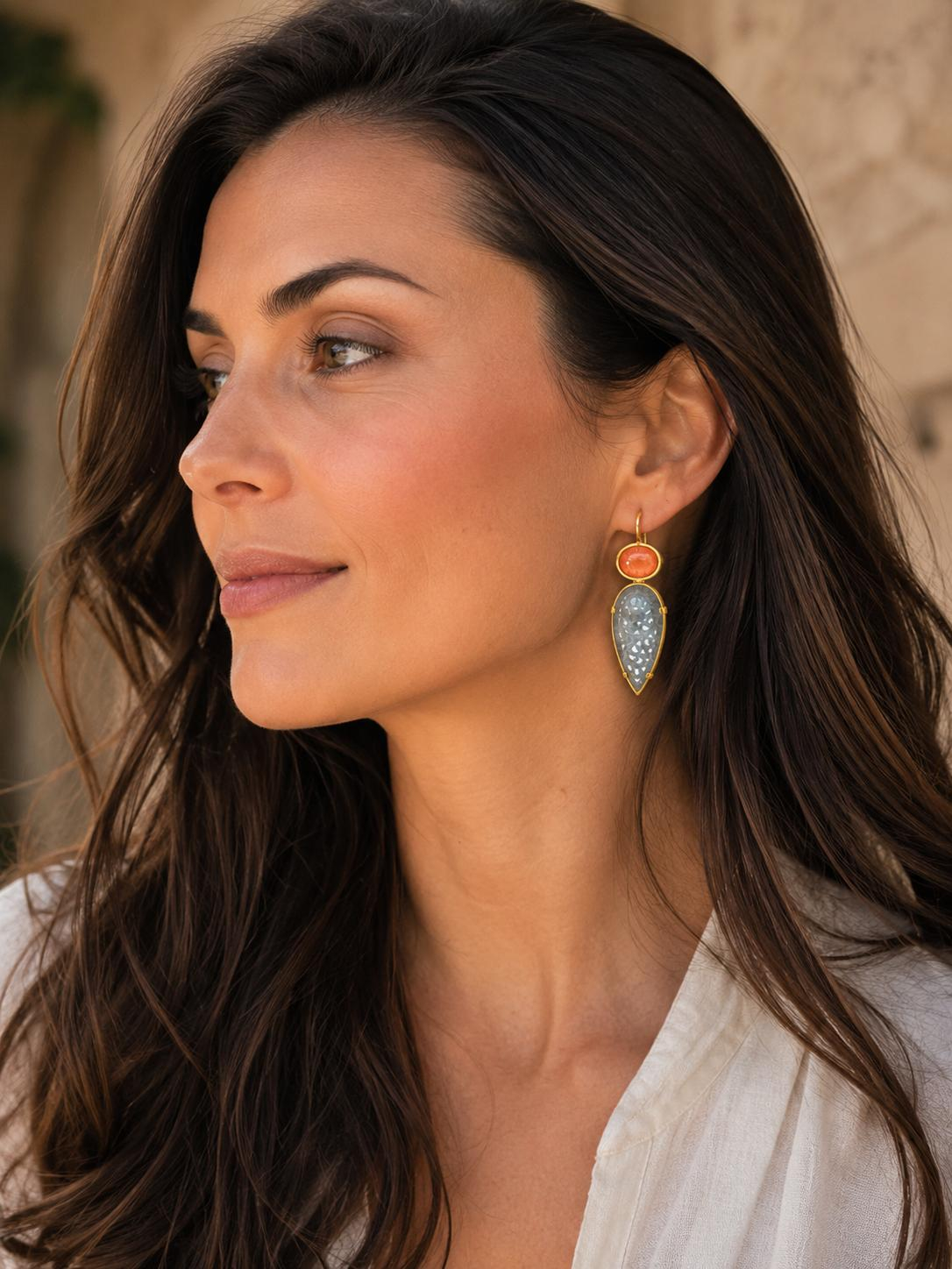 Ohrh&auml;nger Mandarin, Modellnummer OHRH&Auml;NGER MANDARIN, sind elegante Schmuckst&uuml;cke in der Kategorie JEWEL. Diese Anh&auml;nger-Ohrringe bestechen durch ihr einzigartiges Design und sind ideal f&uuml;r formelle Anl&auml;sse oder elegante Abende. Tragen Sie sie am besten zu hochgesteckten Frisuren oder kurzen Haaren, um ihren Glanz hervorzuheben. Perfekt f&uuml;r den stilbewussten Auftritt.
