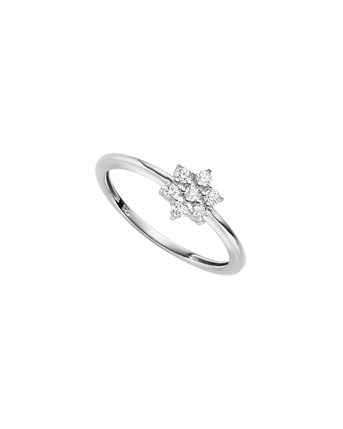 Dieser Ring, Modellnummer 26-472/54, besteht aus 925er Sterlingsilber und ist mit funkelndem Zirkonia verziert. Die elegante Gr&ouml;&szlig;e 54 macht ihn perfekt f&uuml;r den t&auml;glichen Gebrauch. Der Ring kann solo oder mit anderen Schmuckst&uuml;cken kombiniert getragen werden, um einen stilvollen Akzent zu setzen. Ein idealer Schmuck f&uuml;r jeden Anlass.