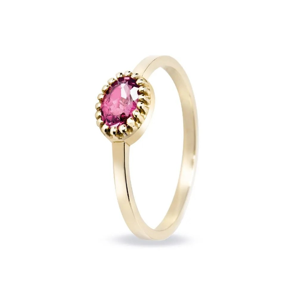 De MISS SPRING GEELGOUDEN RING MA PETITE ROSE TOURM., modelnummer MSR512, is een verfijnde gouden ring met een gewicht van 1.8 gram. Deze elegante gouden sieraad is perfect voor dagelijks gebruik of speciale gelegenheden. Draag deze tijdloze ring op uw ringvinger voor een subtiele doch stijlvolle uitstraling. Perfect om alleen te dragen of in combinatie met andere ringen.