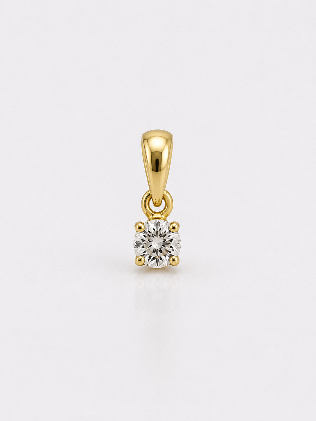 Gouden hanger met briljant van 0.05 ct. in  chaton zetting.