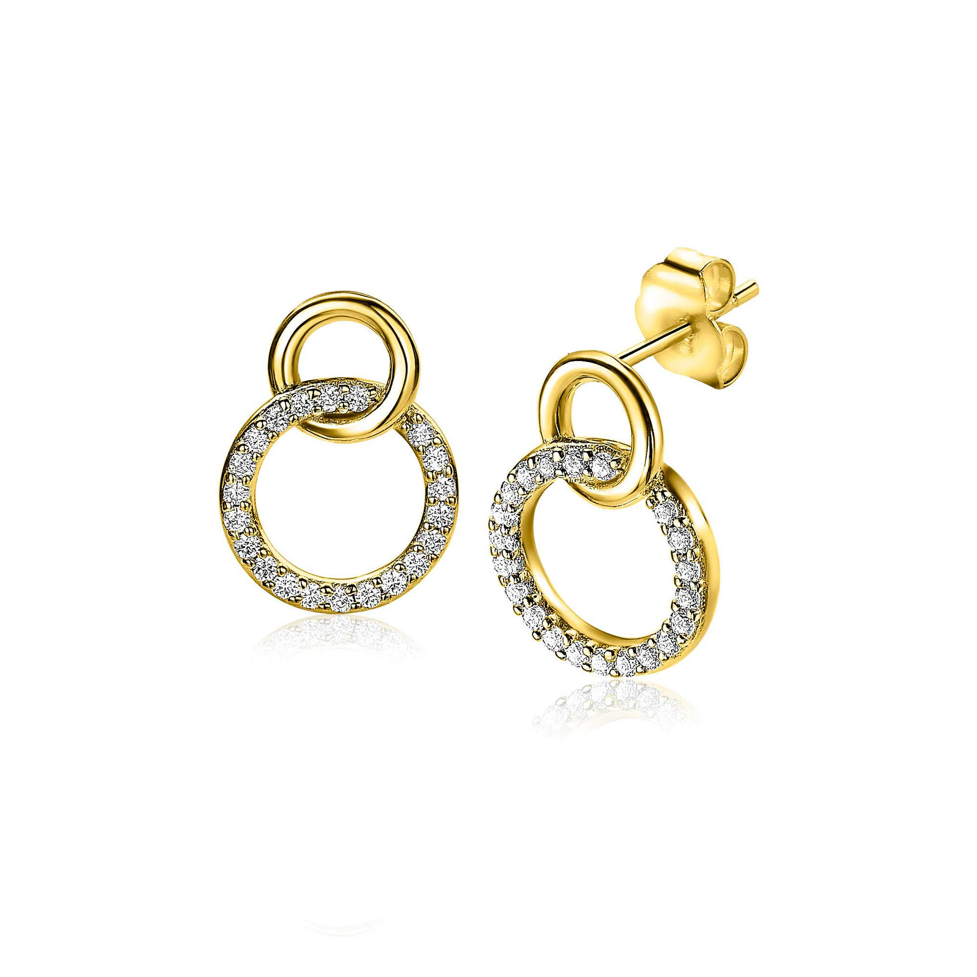 ZINZI gold plated zilveren oorknoppen (15mm), waarbij twee open vormen mooi met elkaar verbonden zijn: een glad open rondje en een groter open rondje bezet met witte zirconia's. Vervaardigd van eerste gehalte zilver (925) en extra geelverguld.
