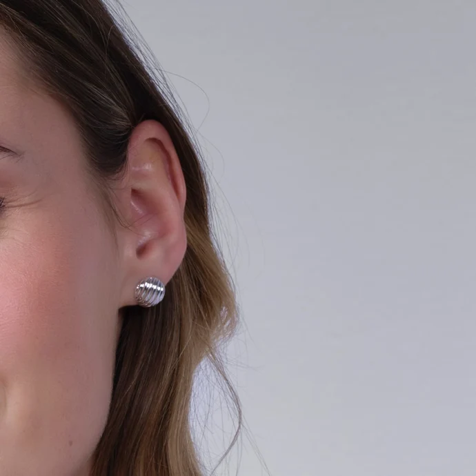 Der Rhd. Silber Ohrstecker gro&szlig; Kreis BREEZE52,  ist ein neues Schmuckst&uuml;ck aus der Kategorie Schmuck, speziell als Ohrstecker konzipiert. Diese eleganten Ohrstecker sind ideal f&uuml;r den t&auml;glichen Gebrauch oder besondere Anl&auml;sse. Tragen Sie sie alleine f&uuml;r einen minimalistischen Look oder kombinieren Sie sie mit anderen Schmuckst&uuml;cken f&uuml;r einen individuellen Stil.