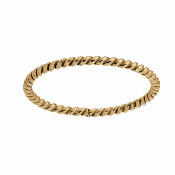 Die Ringgr&ouml;&szlig;e betr&auml;gt 50. Dieses elegante Accessoire kann sowohl zu formellen Anl&auml;ssen als auch im Alltag getragen werden. Kombinieren Sie es mit anderen Silberschmuckst&uuml;cken f&uuml;r ein harmonisches Erscheinungsbild. Perfekt f&uuml;r den stilbewussten Tr&auml;ger!