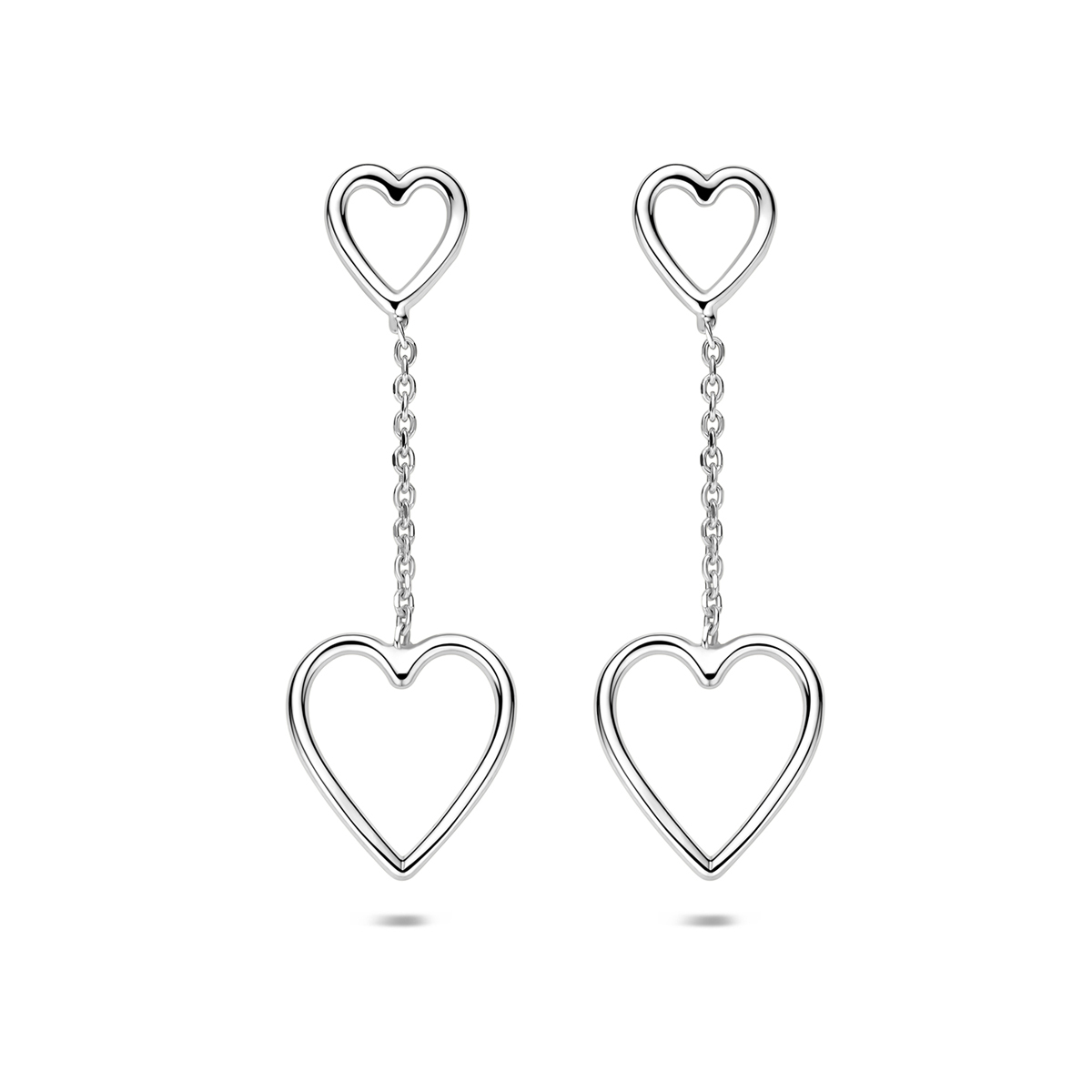 Gerhodineerd 925 zilveren oorhangers met hartjes. De oorhangers hebben een totale hoogte van 35.5mm.