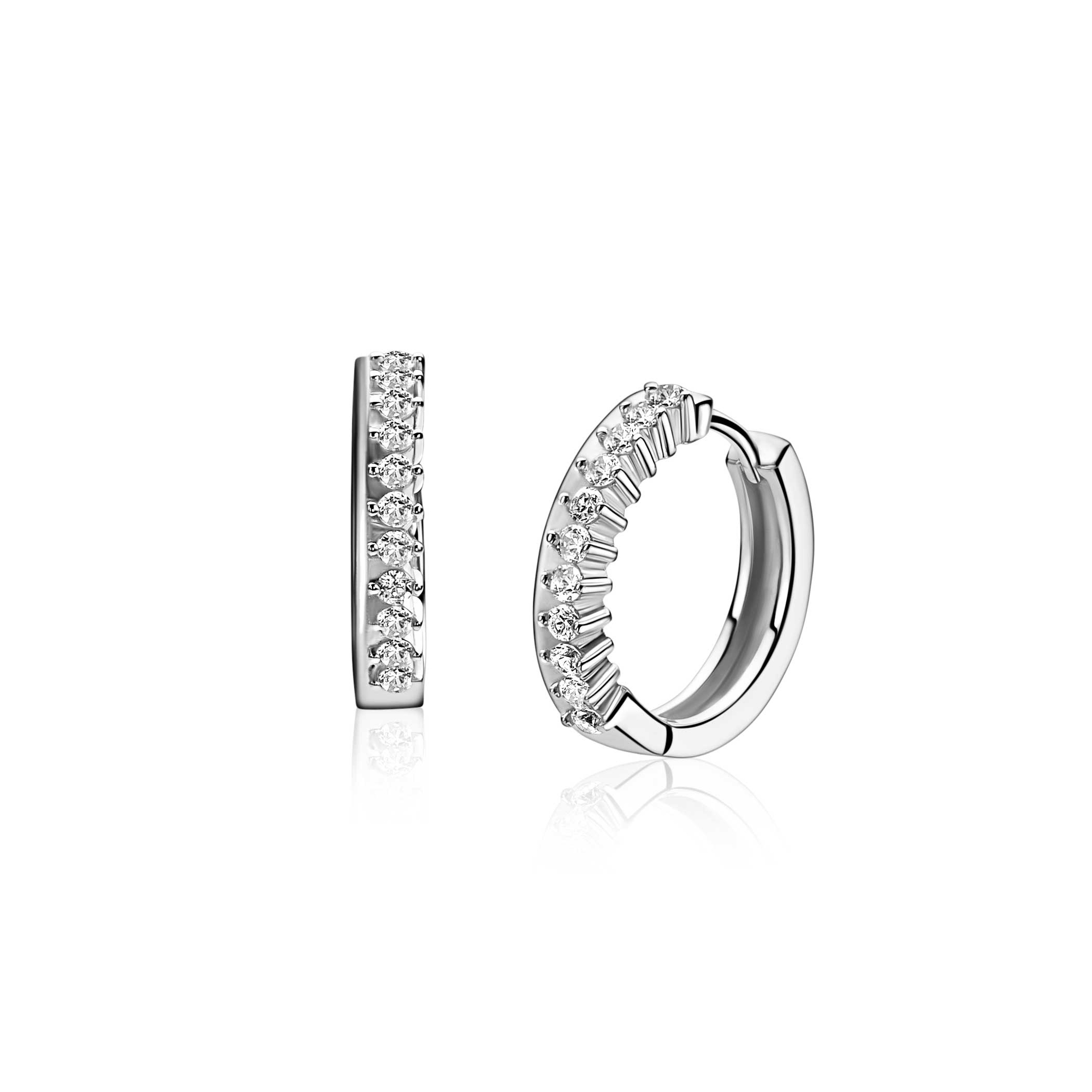 15mm ZINZI zilveren oorringen bezet met een rij witte zirkonia&rsquo;s in verfijnde chatonzetting, luxe klapsluiting ZIO2870