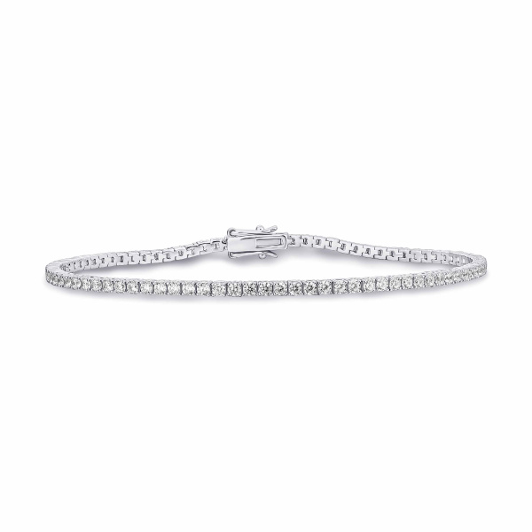 De Gisser zilveren tennisarmband met modelnummer TRFP2 beschikt over 2 mm zirkonia's voor een elegante uitstraling. Categorie: Sieraad. Type sieraad: Armband. Deze armband is ideaal voor zowel dagelijkse als formele gelegenheden. Draag hem alleen voor een verfijnde look of combineer met andere zilveren sieraden voor een trendy stapeleffect.