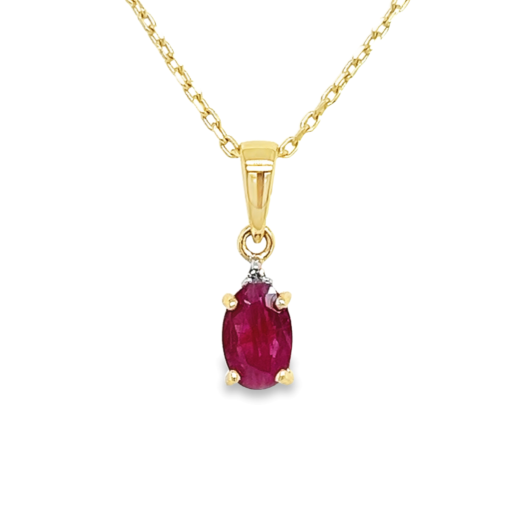 Geelgouden hanger met Robijn en Diamant