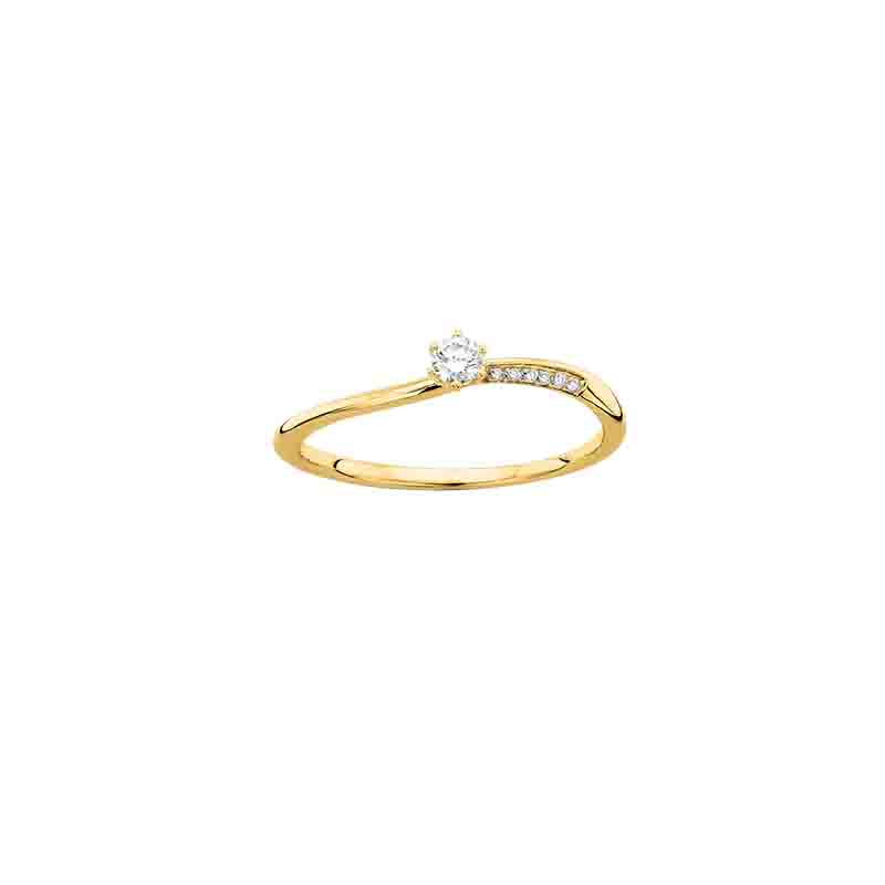 Der Damenring 585 Gelbgold mit Brillant 0,12 ct, Modellnummer 6-213372-001, ist aus 14-Karat-Gold gefertigt. Er besticht durch einen wei&szlig;en Wesselton-Diamanten in SI1-Reinheit. Ideal als Verlobungsring in Gr&ouml;&szlig;e 56. Das brilliante Funkeln des Diamanten macht ihn zum perfekten Accessoire f&uuml;r besondere Anl&auml;sse. Tragen Sie diesen Ring, um Eleganz und Stil zu verk&ouml;rpern.