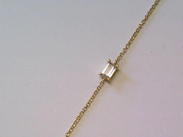 Das Armband 925 gelb mit Zirkonia von Modellnummer 5-216371-001 besteht aus vergoldetem 925er Sterlingsilber. Es hat einen gelben Farbton und ein wei&szlig;es Zirkonia-Juwel. Die L&auml;nge betr&auml;gt 17+2 cm, ideal f&uuml;r ein elegantes Tragen am Handgelenk. Perfekte Erg&auml;nzung zu jedem Outfit, insbesondere zu formellen und festlichen Anl&auml;ssen.