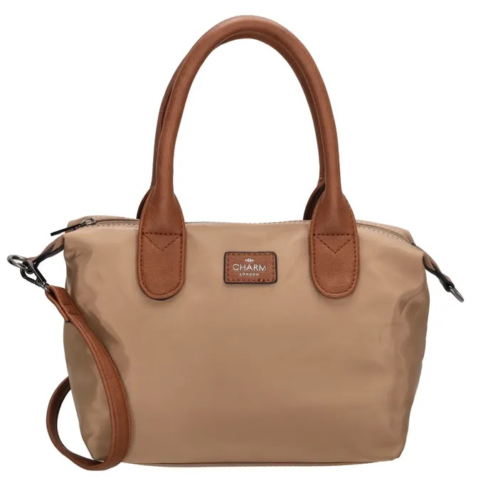 Charm London Buckingham Handtas
De Charm London Buckingham handtas is een stijlvolle en praktische tas voor dagelijks gebruik. De tas biedt voldoende ruimte voor je dagelijkse essentials en is voorzien van een hoofd- en achtervak met ritssluiting. Draag de tas comfortabel aan de dubbele handvatten of gebruik de verstelbare, afneembare schouderband voor een crossbody look.
Afmetingen: 30 &times; 11 &times; 20 cm
Materiaal: Nylon/Polyester
Serie: Buckingham