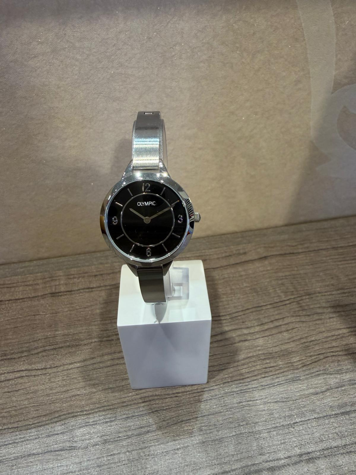Dames horloge Olympic 
Zilverkleurig
maat is verstelbaar