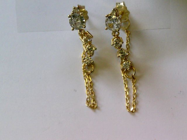 Der Ohrschmuck 925 Gelb Zirkonia Goldplatt. Modellnummer 5-216918-001, besticht durch seine elegante Zirkonia-Gestaltung und hochwertige 925er Silbervergoldung. Diese Ohrstecker sind ideal f&uuml;r elegante Anl&auml;sse oder als gl&auml;nzendes Highlight im Alltag. Tragen Sie sie zu hochgesteckten Frisuren oder mit offenem Haar, um ihren funkelnden Charakter zu betonen.