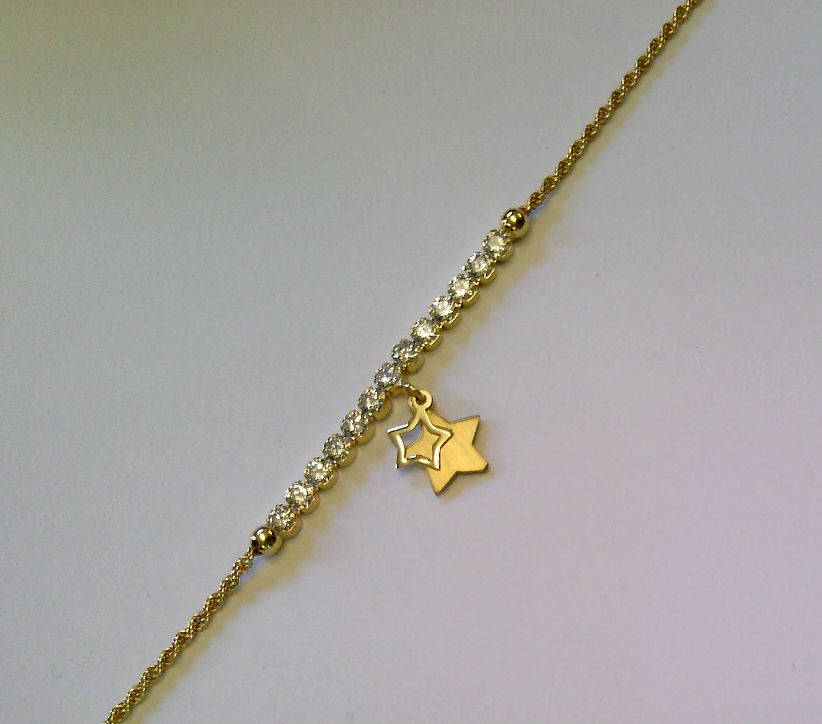Das Armband 925 gelb Zirkonia (Modellnummer: 5-216698-001) besticht durch ein edles Design aus 925er Sterlingsilber, vergoldet, mit gelbem Schmuckstein und wei&szlig;en Zirkonien. Mit einer L&auml;nge von 16+3 cm eignet es sich ideal f&uuml;r elegante Anl&auml;sse. Tragen Sie es allein oder kombinieren Sie es mit anderen goldenen Armreifen f&uuml;r einen stilvollen Auftritt.