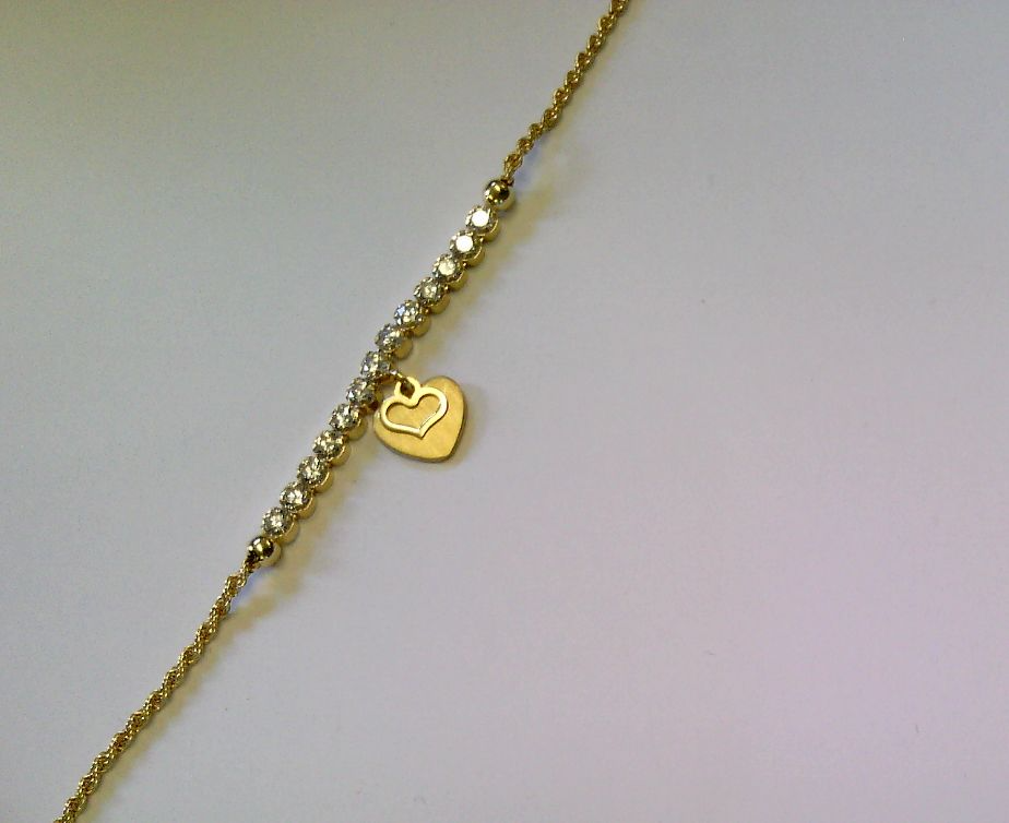 Das Armband 925 Gelb Zirkonia, Modellnummer 5-216699-001, ist ein elegantes Schmuckst&uuml;ck aus hochwertigem 925er Silber, verziert mit funkelnden Zirkoniasteinen. Mit einer L&auml;nge von 16+3 cm passt es ideal an jedes Handgelenk. Tragen Sie es einzeln als Blickfang oder kombinieren Sie es mit anderen Armb&auml;ndern f&uuml;r einen trendigen Layering-Effekt.

