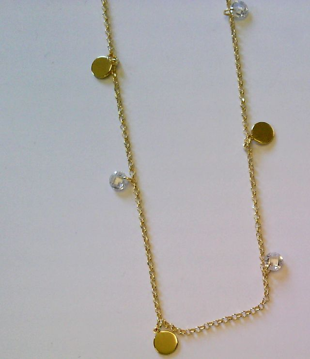 Das Damen Collier mit Modellnummer 5-216717-001 besteht aus 925er Sterlingsilber und ist goldplattiert. Es ist mit einem wei&szlig;en Zirkonia-Stein verziert und in gelb gehalten. Die L&auml;nge betr&auml;gt 42+3 cm. Ideal f&uuml;r elegante Anl&auml;sse oder als stilvoller Alltagsbegleiter. Tragen Sie es &uuml;ber einem schlichten Oberteil, um den Glanz hervorzuheben.