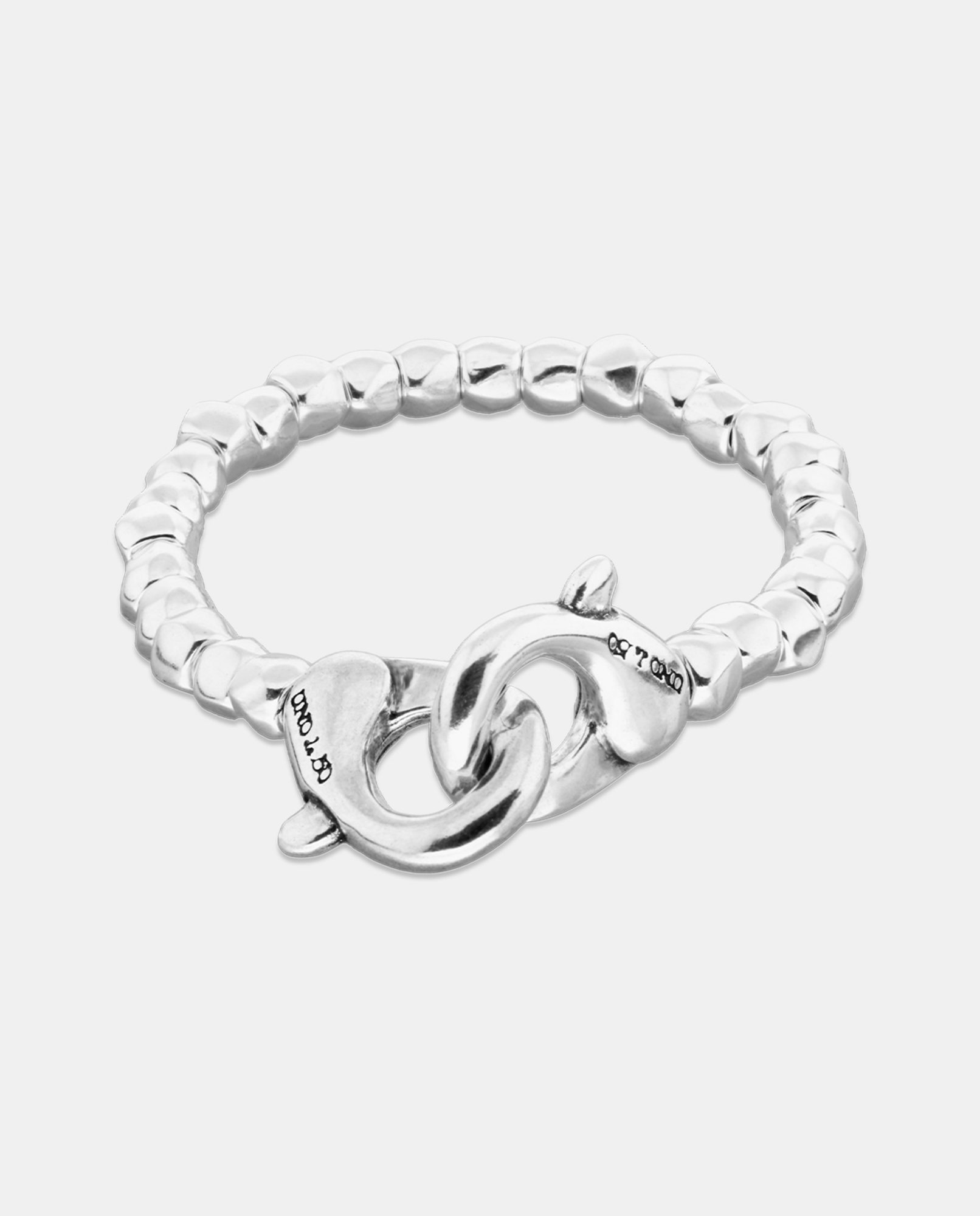 Het UNOde50 Armband modelnummer PUL2581MTL0000M is een opvallende fantasy armband onder de juwelen. De unieke stijl maakt het een perfecte aanvulling voor elke outfit. Draag deze armband enkel of combineer met andere armbanden voor een speelse look. Ideaal voor dagelijks gebruik of speciale gelegenheden. Voeg een vleugje creativiteit toe aan je sieradencollectie. 