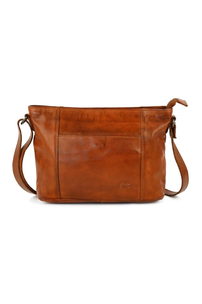 Bear Design Cognac Leren Crossbodytas &ndash; Stijlvol & Praktisch
Op zoek naar een stijlvolle cognac leren crossbodytas die perfect is voor iedere gelegenheid? Deze trendy tas van Bear Design combineert een klassiek design met praktische opbergruimte. Het hoogwaardige cognackleurige leer en de tijdloze uitstraling maken deze schoudertas een stijlvolle aanvulling op iedere outfit.

Compact formaat, verrassend veel ruimte
De Bear Design crossbodytas is ideaal voor dagelijks gebruik, een dagje shoppen of een avondje uit. Dankzij het compacte formaat neem je eenvoudig je belangrijkste essentials mee, zoals je telefoon, portemonnee, sleutels en andere kleine persoonlijke spullen.

De verstelbare schouderband zorgt voor optimaal draagcomfort. Draag de tas over je schouder of als crossbodytas en houd je handen vrij. De warme cognackleur is eenvoudig te combineren met zowel een casual als een elegante outfit.

Praktische indeling
Deze cognac schoudertas beschikt over verschillende handige vakken, zodat je je spullen overzichtelijk kunt opbergen:

Voorvak aan de buitenzijde
Achtervak met rits
Binnenvak met rits
Handig steekvak aan de binnenzijde
Productdetails
Merk: Bear Design
Type: Crossbodytas / schoudertas
Kleur: Cognac
Materiaal: Hoogwaardig leer
Schouderband: Verstelbaar
Afmetingen: 18 cm hoog x 24 cm breed x 5,5 cm diep
Draagmogelijkheden: Over de schouder of crossbody
Geschikt voor: Dagelijks gebruik en een avondje uit
Waarom kiezen voor deze Bear Design cognac leren crossbodytas?
Deze cognac leren crossbodytas is de perfecte combinatie van stijl, comfort en functionaliteit. Het klassieke ontwerp, de warme cognackleur en de praktische indeling maken deze tas geschikt voor iedere dag. Dankzij de verstelbare schouderband draag je de tas comfortabel op de manier die bij jou past.

Een stijlvolle Bear Design leren schoudertas die niet alleen mooi is, maar ook praktisch en veelzijdig in gebruik.