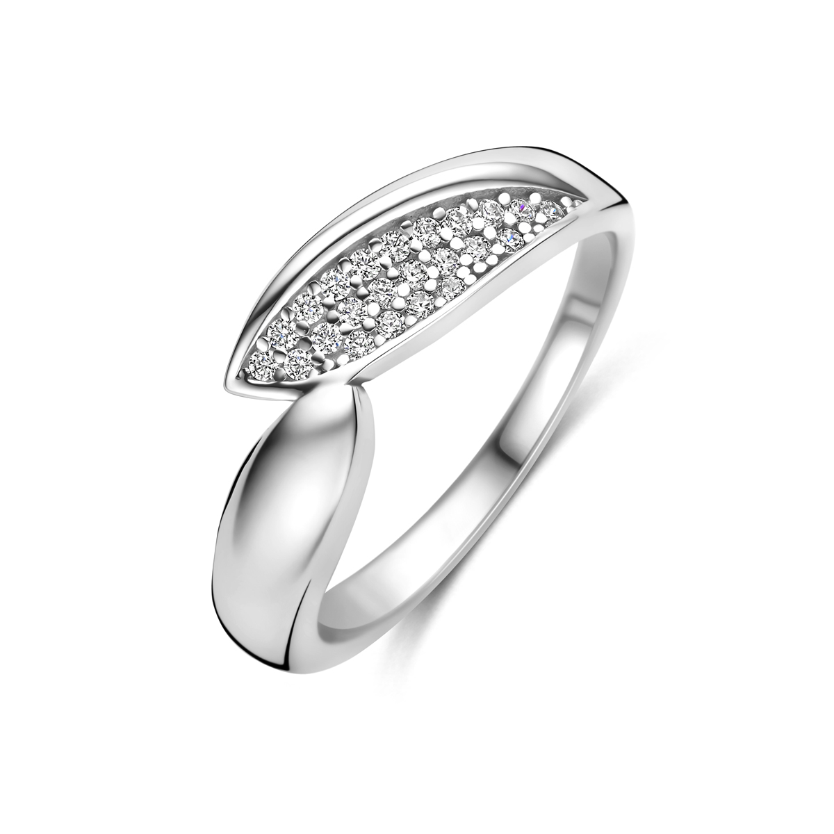 Gerhodineerd 925 zilveren ring met zirkonia. De ring heeft een breedte van 6.5mm.