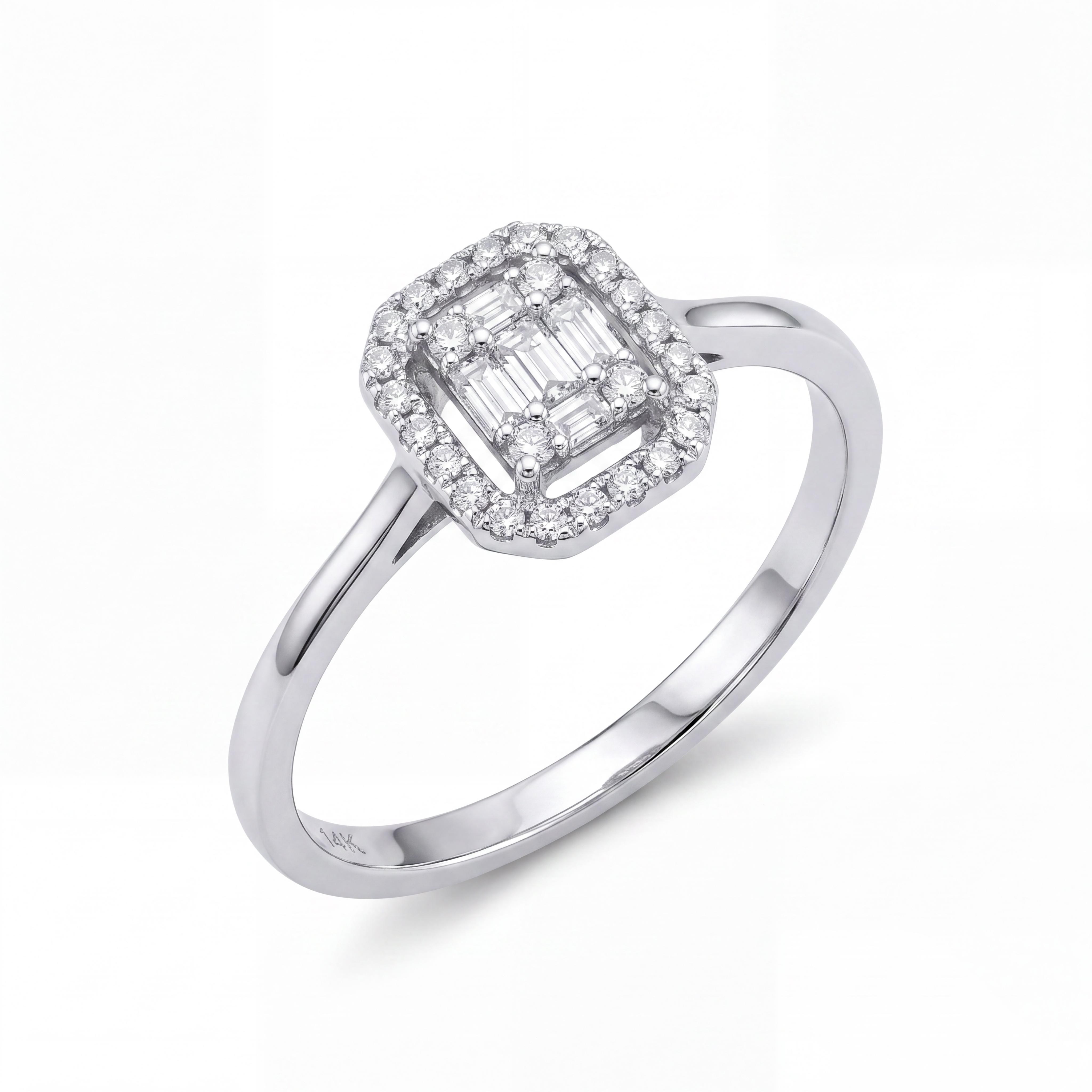 De 14-karaats witgouden baguette halo ring met diamant is de perfecte combinatie van tijdloze elegantie en een modern ontwerp. Dit verfijnde sieraad is bezet met een combinatie van schitterende briljant- en baguette-geslepen diamanten met een totaal gewicht van 0.14 karaat.

Dankzij de hoogwaardige afwerking en het stijlvolle design is deze witgouden damesring ideaal voor dagelijks gebruik, maar ook een opvallende blikvanger tijdens speciale gelegenheden.

Bekijk en pas deze ring gerust in onze fysieke juwelierszaak in het centrum van Amsterdam, of bestel hem eenvoudig online met gratis en aangetekende verzending.