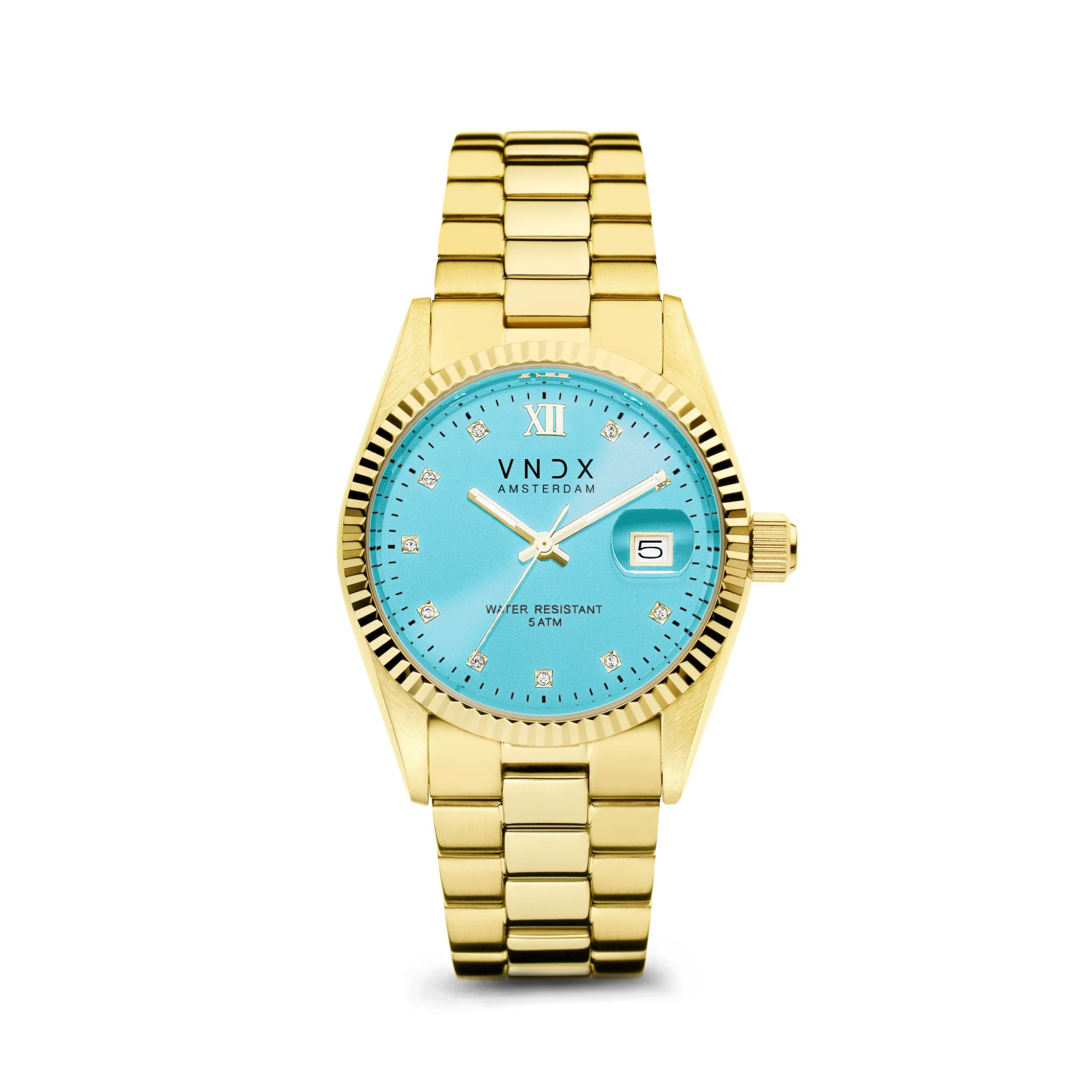 Dare to stand out &ndash; Dare Devil Medium van VNDX Amsterdam

Op zoek naar een stijlvol dameshorloge dat klasse en lef uitstraalt? Het Dare Devil Medium horloge voor dames van VNDX Amsterdam is de perfecte combinatie van fashion en functionaliteit. De kast van 36 mm sluit elegant aan op je pols, terwijl de Swarovski index een vleugje luxe toevoegt. Dit modieuze horloge voor dames is bovendien voorzien van lichtgevende wijzers en een waterdichtheid tot 5 ATM. Voor dames die hun eigen pad volgen &ndash; en dat met flair doen.