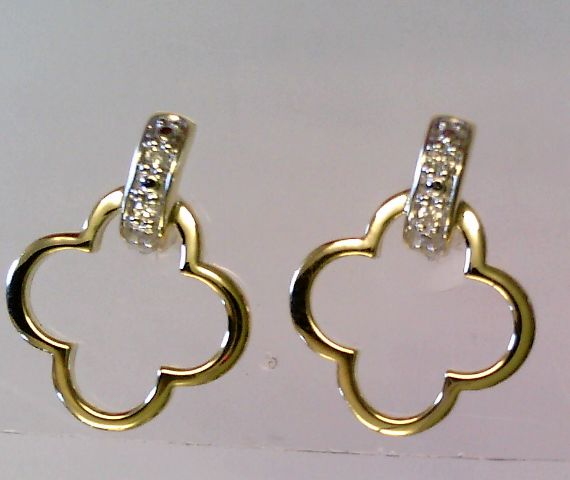 Die Ohrstecker 585 gelb/rhodiniert mit Brillant 0,01ct wp/pol, Modellnummer 6-214562-001, zeichnen sich durch ihre elegante Kombination aus Gelbgold und Rhodinierung aus. Diese Diamantohrstecker sind ideal, um jedem Outfit eine edle Note zu verleihen. Tragen Sie sie zu besonderen Anl&auml;ssen oder im Alltag, um einen Hauch von Luxus zu verspr&uuml;hen. Perfekt als Geschenk.
