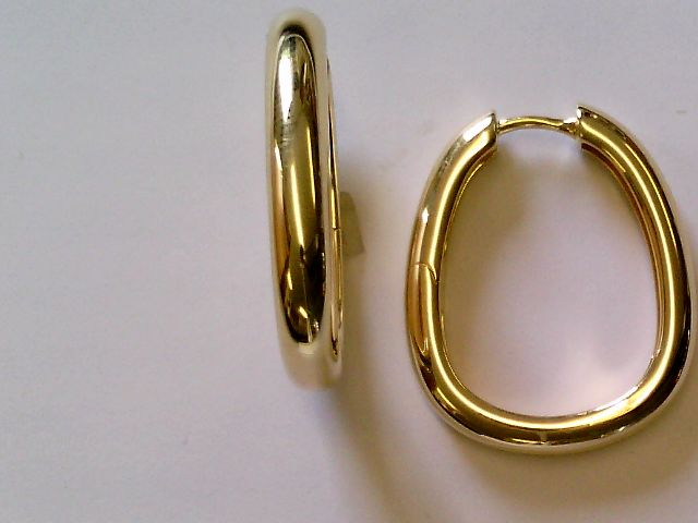 Die Creolen 925 gelb vergoldet, Modellnummer 5-216829-001, zeichnen sich durch ihr edles Design aus. Diese goldbeschichteten Ohrringe aus 925er Silber sind perfekt f&uuml;r elegante Anl&auml;sse oder als stilvolles Alltagsaccessoire. Sie passen ideal zu hochgesteckten Frisuren oder als gl&auml;nzender Akzent zu schlichter Kleidung. Perfekt kombinierbar mit anderen goldenen Schmuckst&uuml;cken f&uuml;r einen harmonischen Look.
