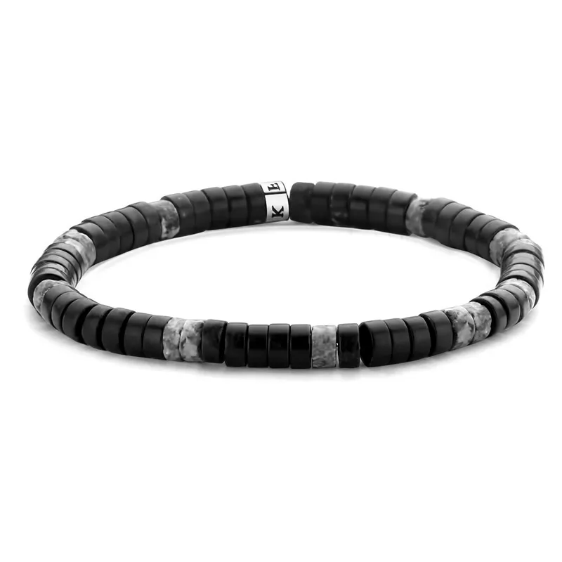 Prachtige stretcharmband met stalen logo-element uit de Courageous Beads collectie. Deze serie draait helemaal om natuurlijke stenen kralen. Verkrijgbaar in verschillende varianten.