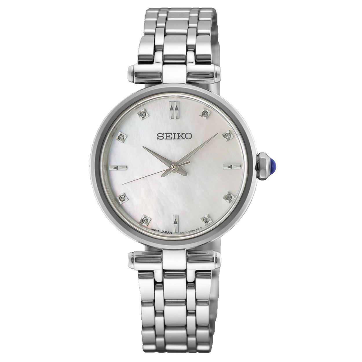 Dit is een horloge van het merk Seiko. Het is een analoog horloge gemaakt van staal. De diameter van de kast is 29 mm en de kast is 6.2 mm dik.
De verdere specificaties van het horloge zijn als volgt:
Kastvorm: rond
Kastkleur: zilverkleurig
Kastmateriaal: staal
Bandbreedte: 4 mm
Sluiting: vouwsluiting met drukker
Wijzerplaatkleur: parelmoer
Glassoort: saffier glas
Waterdichtheid: 5 ATM
Techniek: quartz